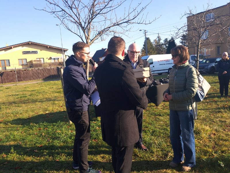 Na Mur Beton - wręczenie tortu